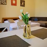 Makotel Apartmanhaz Apartment