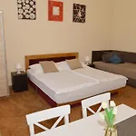 Makotel Apartmanhaz Mako