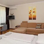 Makotel Apartmanhaz *