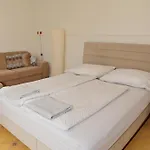 Makotel Apartmanhaz Mako