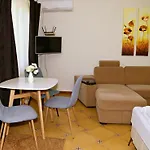 Makotel Apartmanhaz