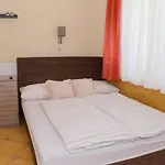 Apartment Makotel Apartmanhaz *