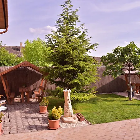 Makotel Apartmanhaz *