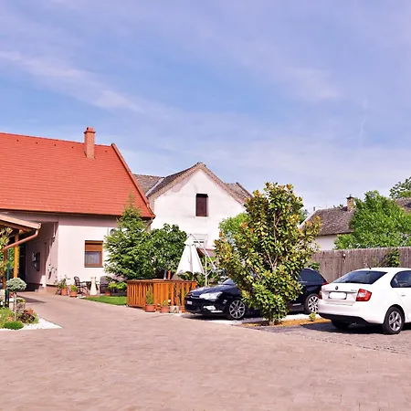 Makotel Apartmanhaz Mako