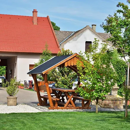 Makotel Apartmanhaz Apartment