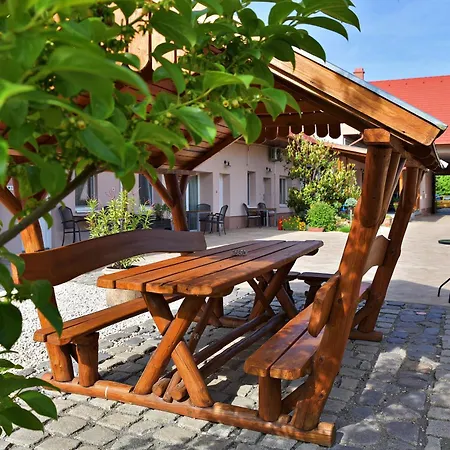 Makotel Apartmanhaz Apartment
