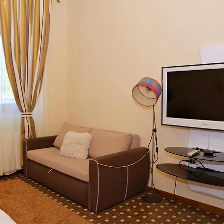 Makotel Apartmanhaz *