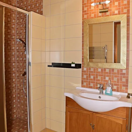 Makotel Apartmanhaz *