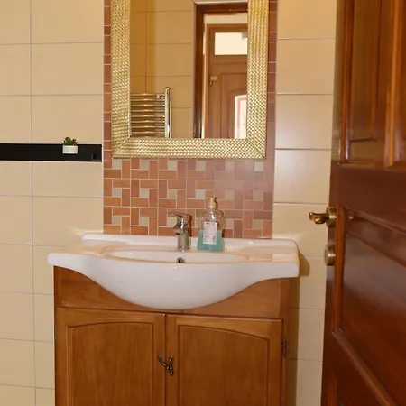 Makotel Apartmanhaz *