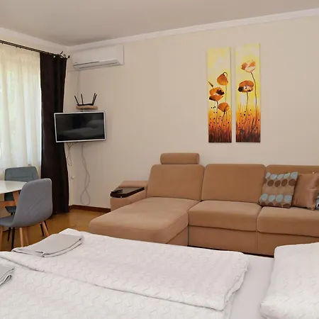 Makotel Apartmanhaz *