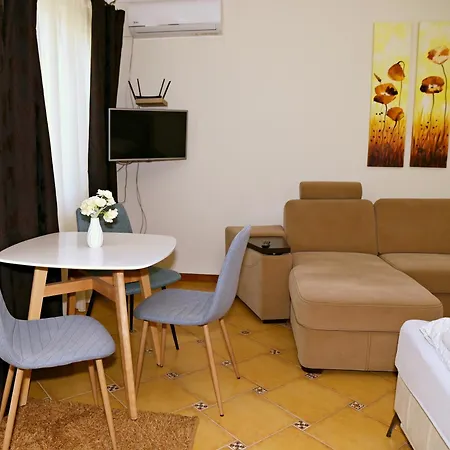 Makotel Apartmanhaz