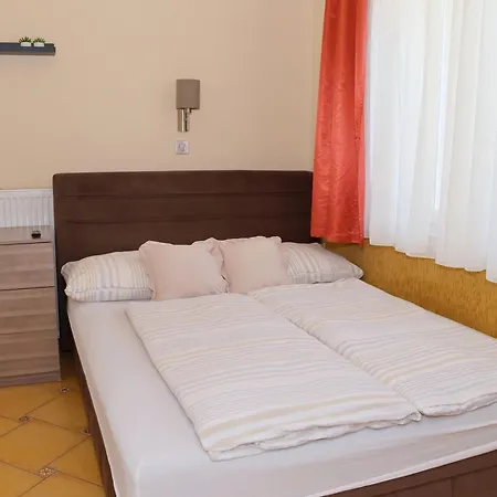 Apartment Makotel Apartmanhaz *