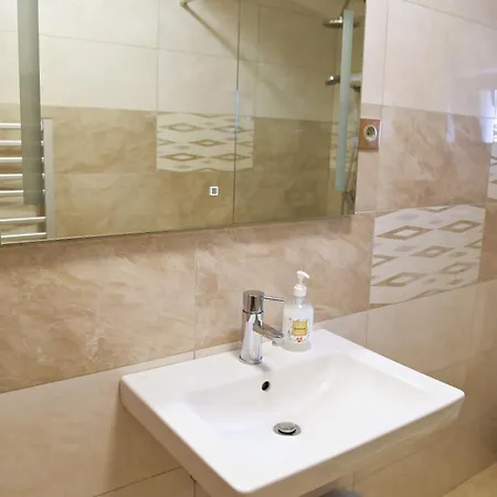 Makotel Apartmanhaz *