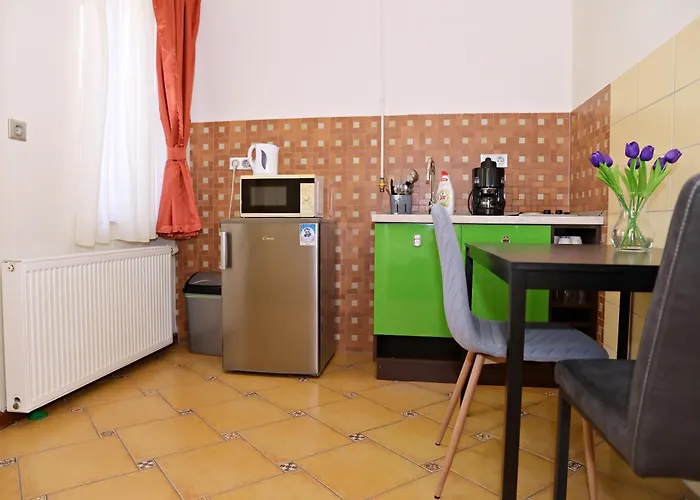 Makotel Apartmanhaz *